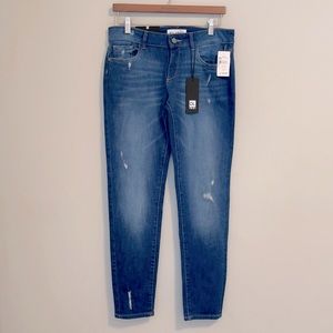 DL1961 Azalea relaxed Distressed blue jeans runs large